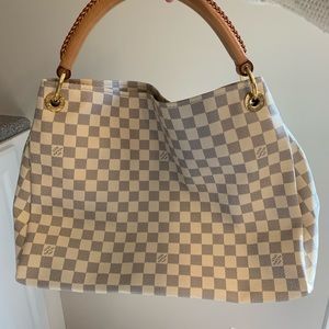 Louis Vuitton Artsy MM bag